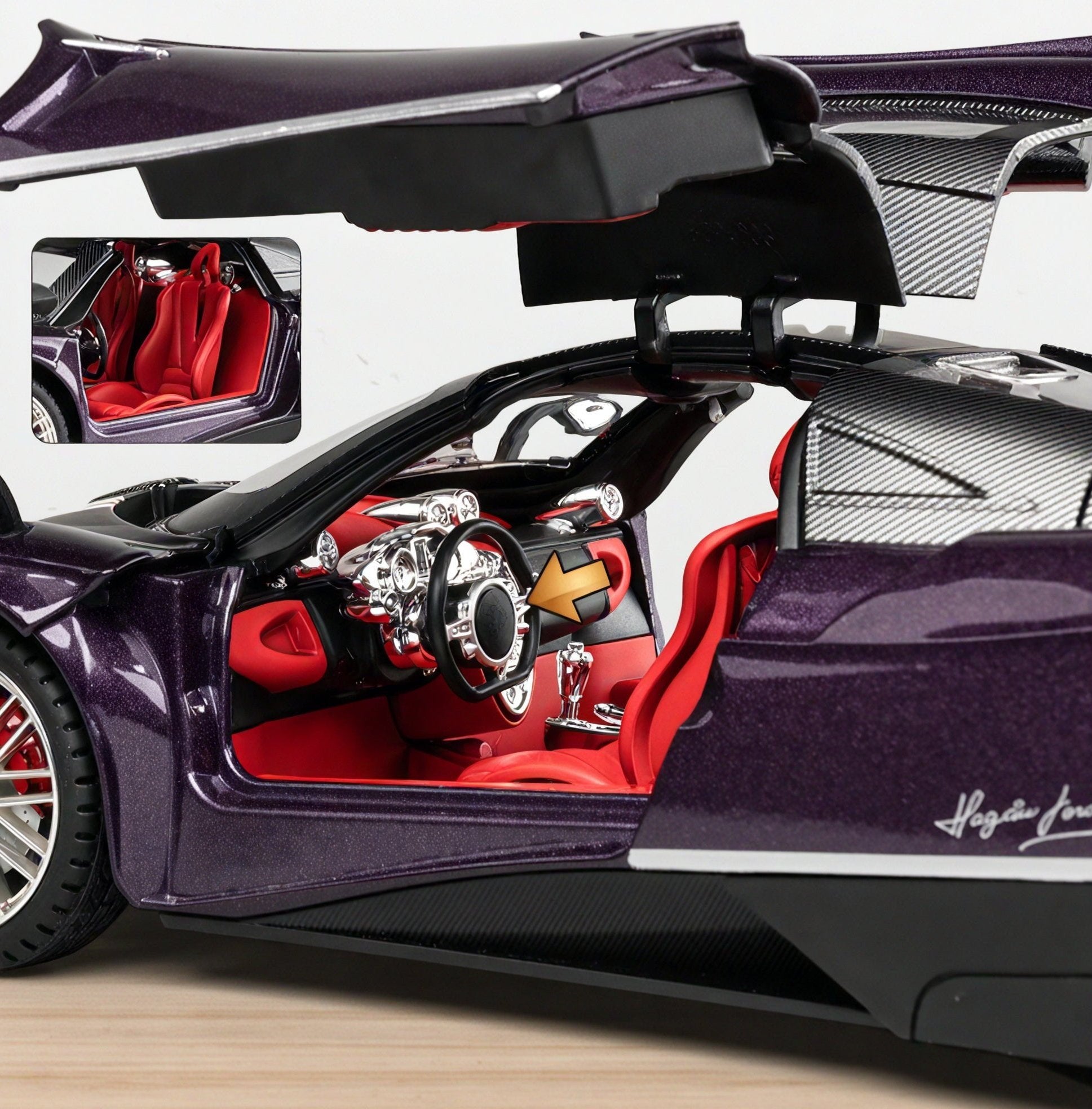 Carbon Dreams – 1:18 Pagani Huayra Model Aescraft