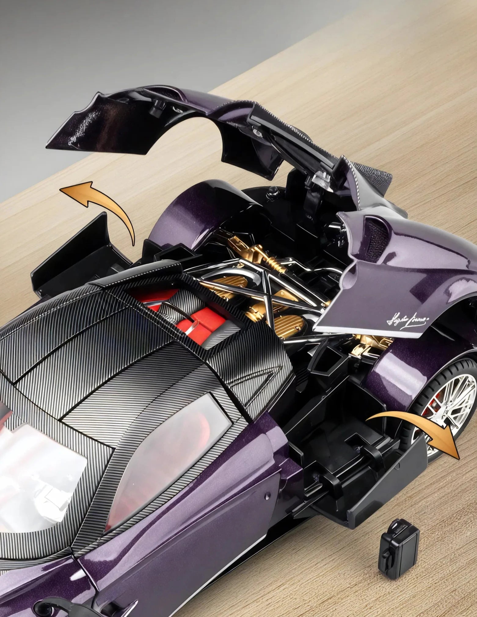 Carbon Dreams – 1:18 Pagani Huayra Model Aescraft