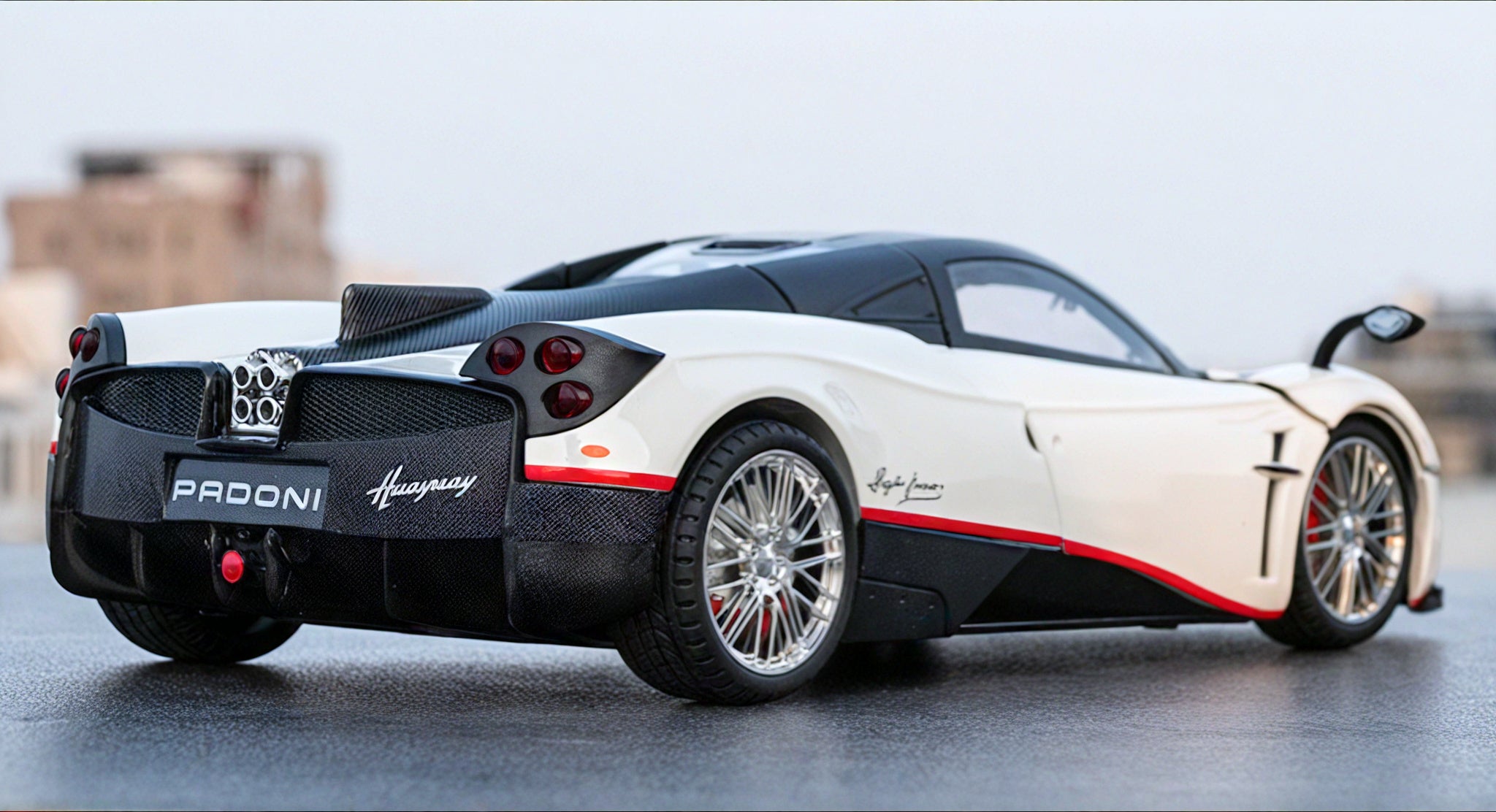 Carbon Dreams – 1:18 Pagani Huayra Model Aescraft
