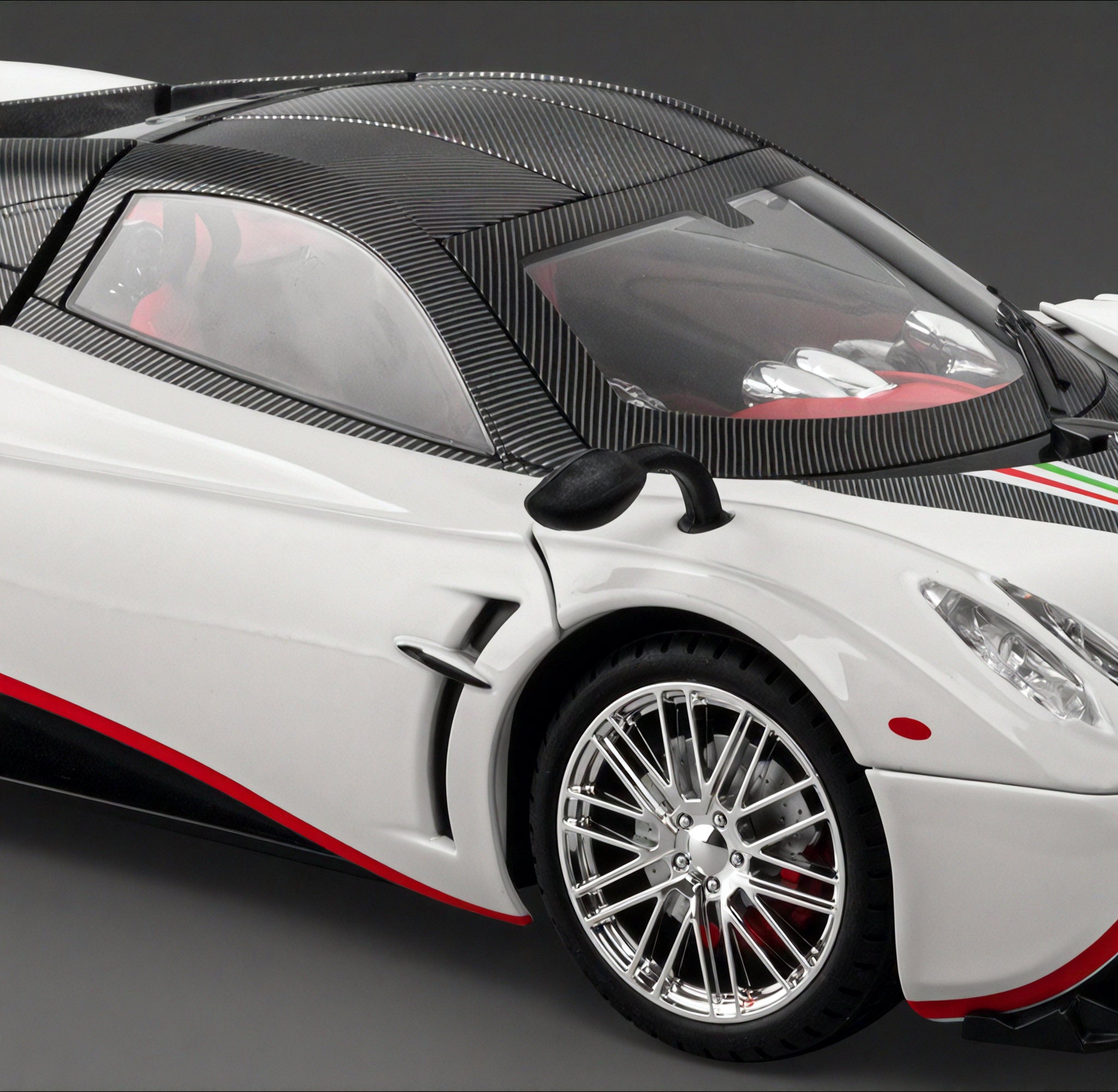 Carbon Dreams – 1:18 Pagani Huayra Model Aescraft