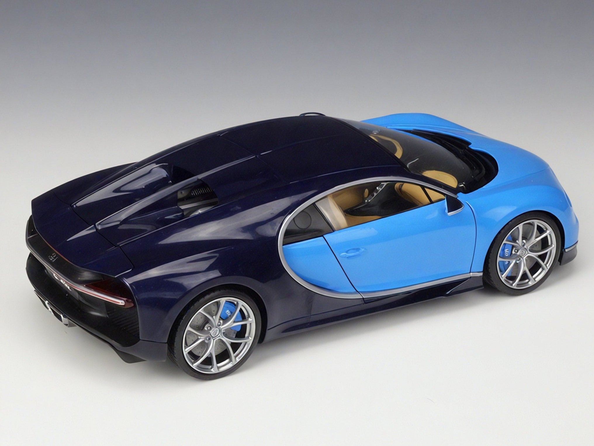 Chiron Dreams - 1:18 Bugatti Chiron Model Aescraft