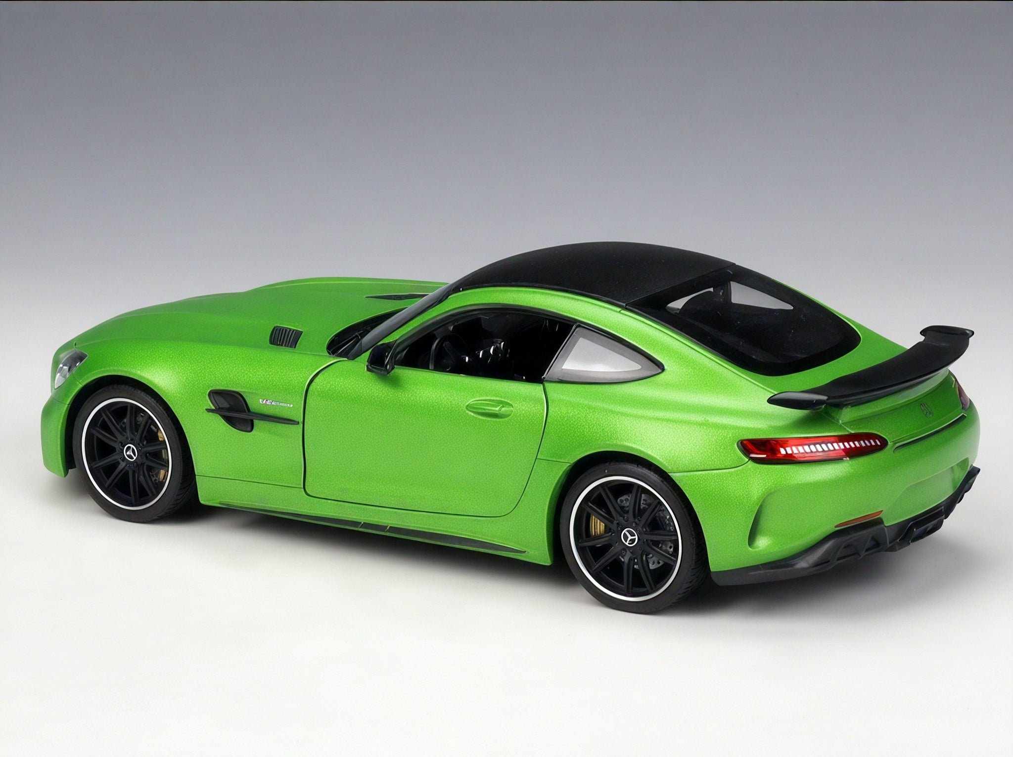 Collector’s Edition- 1:24 Mercedes-AMG GT R Model Aescraft