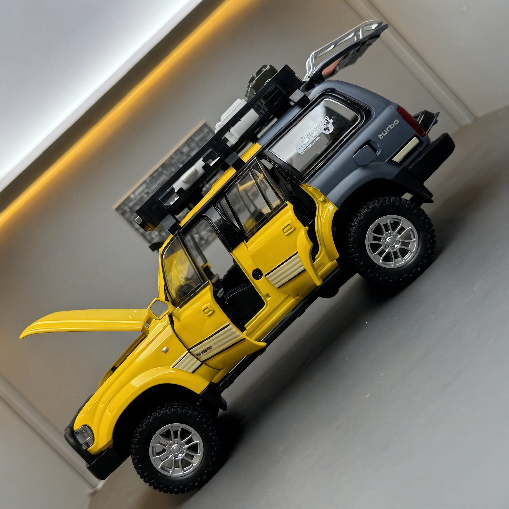Explorer’s Icon – 1:24 Land Cruiser Alloy Model Aescraft