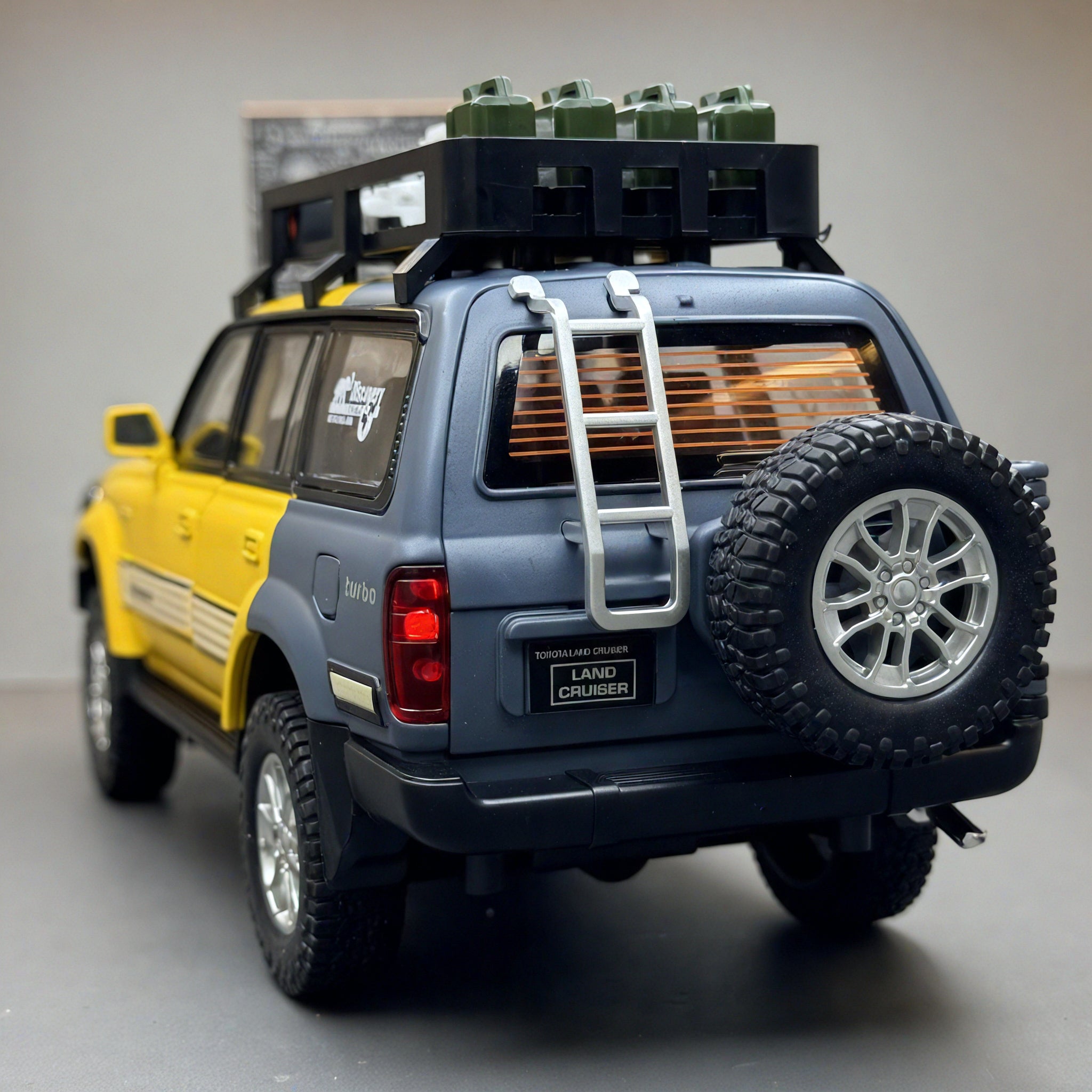 Explorer’s Icon – 1:24 Land Cruiser Alloy Model Aescraft