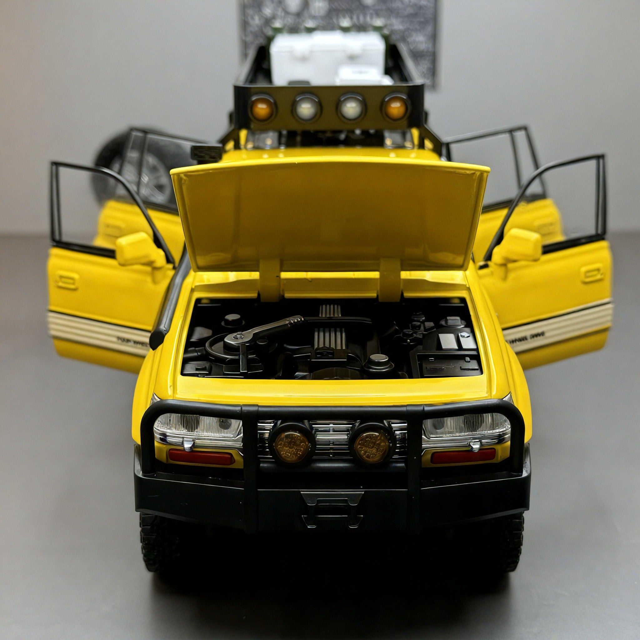 Explorer’s Icon – 1:24 Land Cruiser Alloy Model Aescraft
