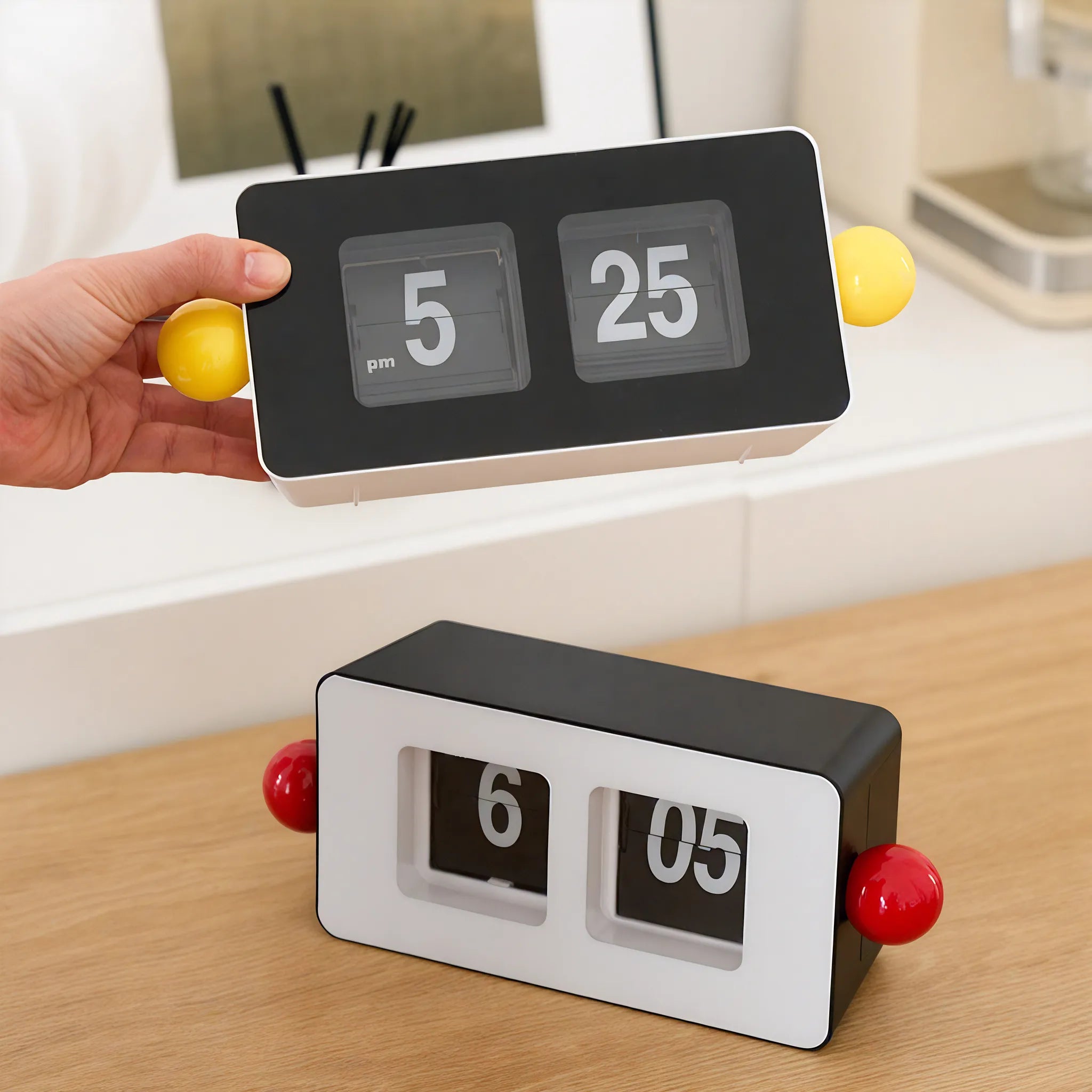 Flip-O-Matic Clock – Retro Time with a Playful Twist Aescraft