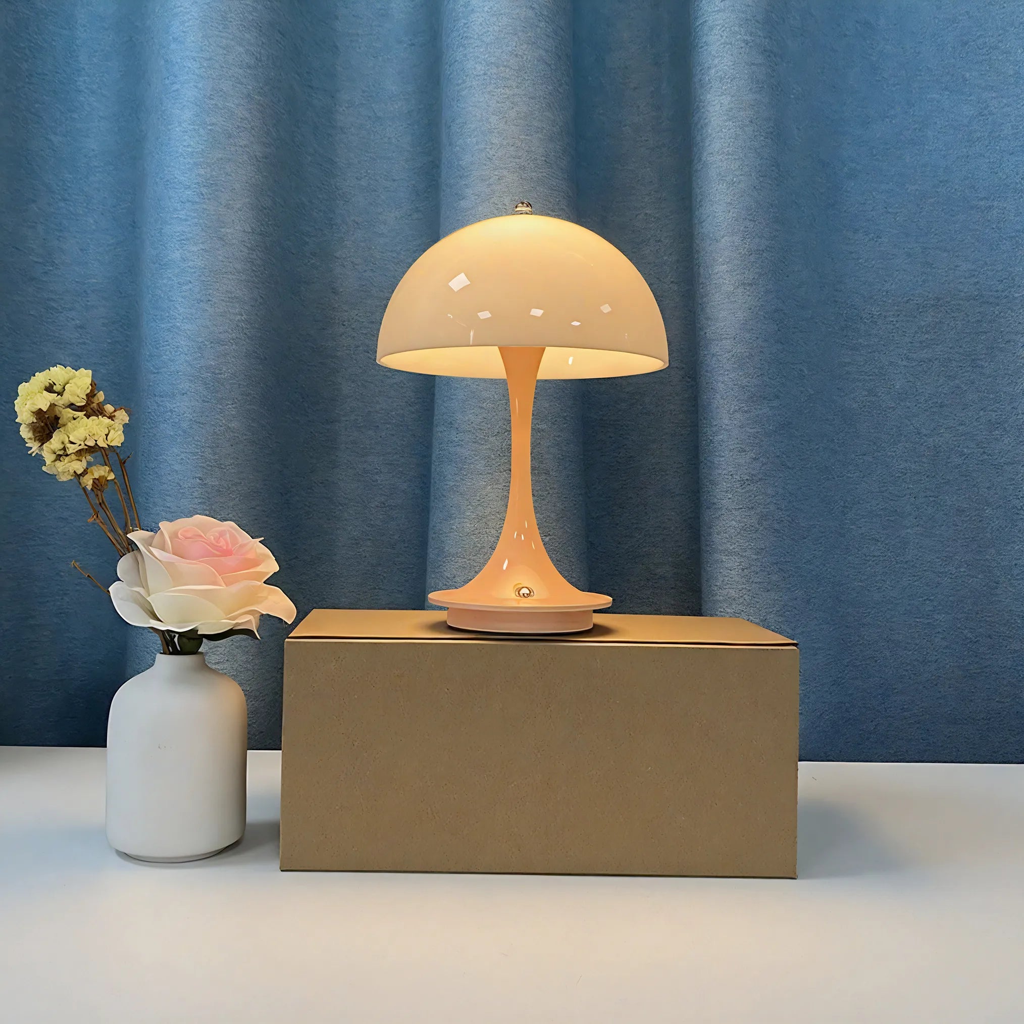 GlowBloom Lamp – Retro Pop Elegance Aescraft