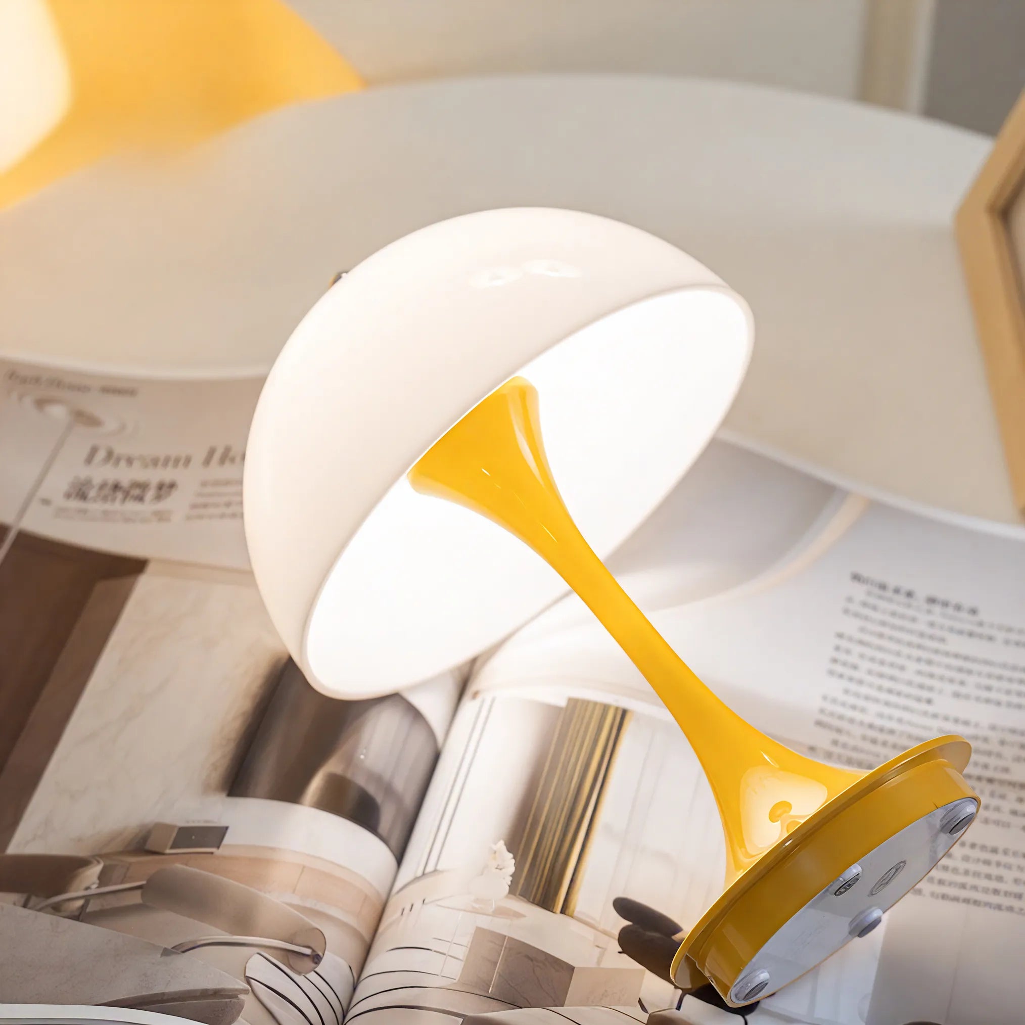 GlowBloom Lamp – Retro Pop Elegance Aescraft