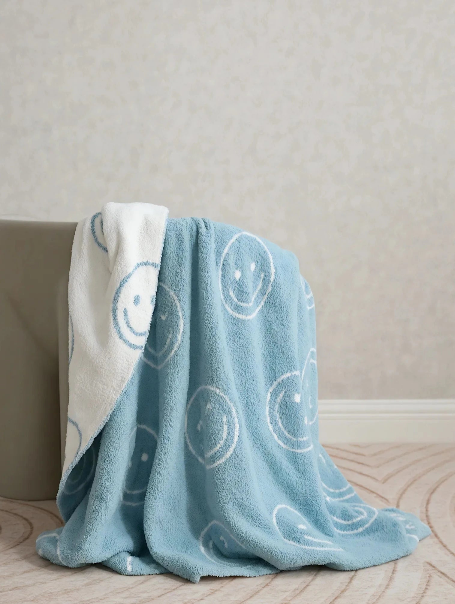 Happy Vibes Cozy Blanket – Your Year-Round Cheer Aescraft