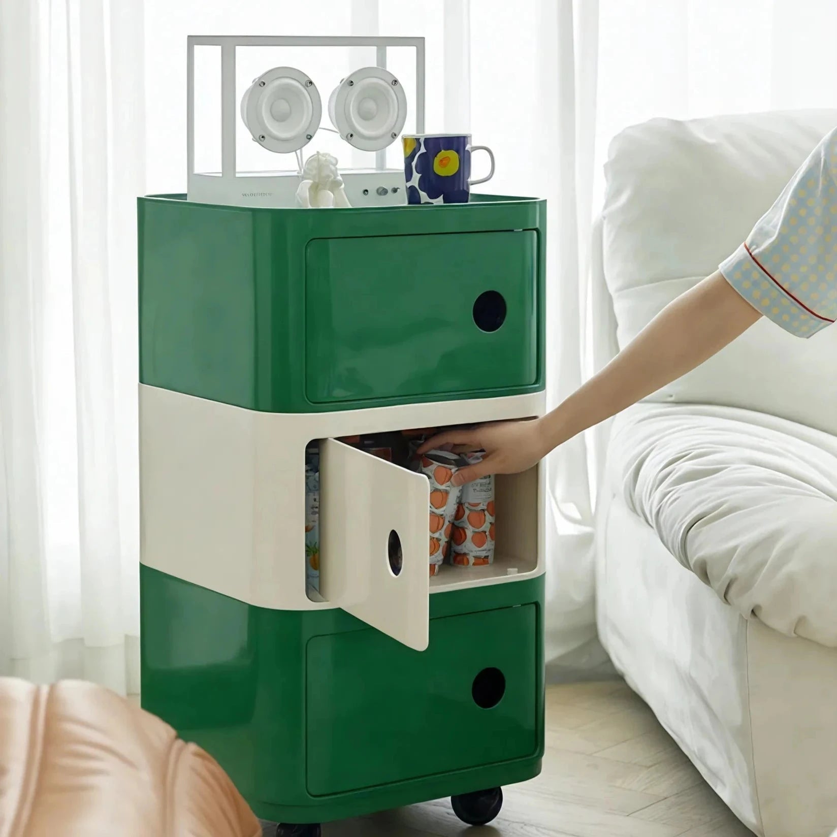 Retro Cube Storage – Modern Utility Aescraft