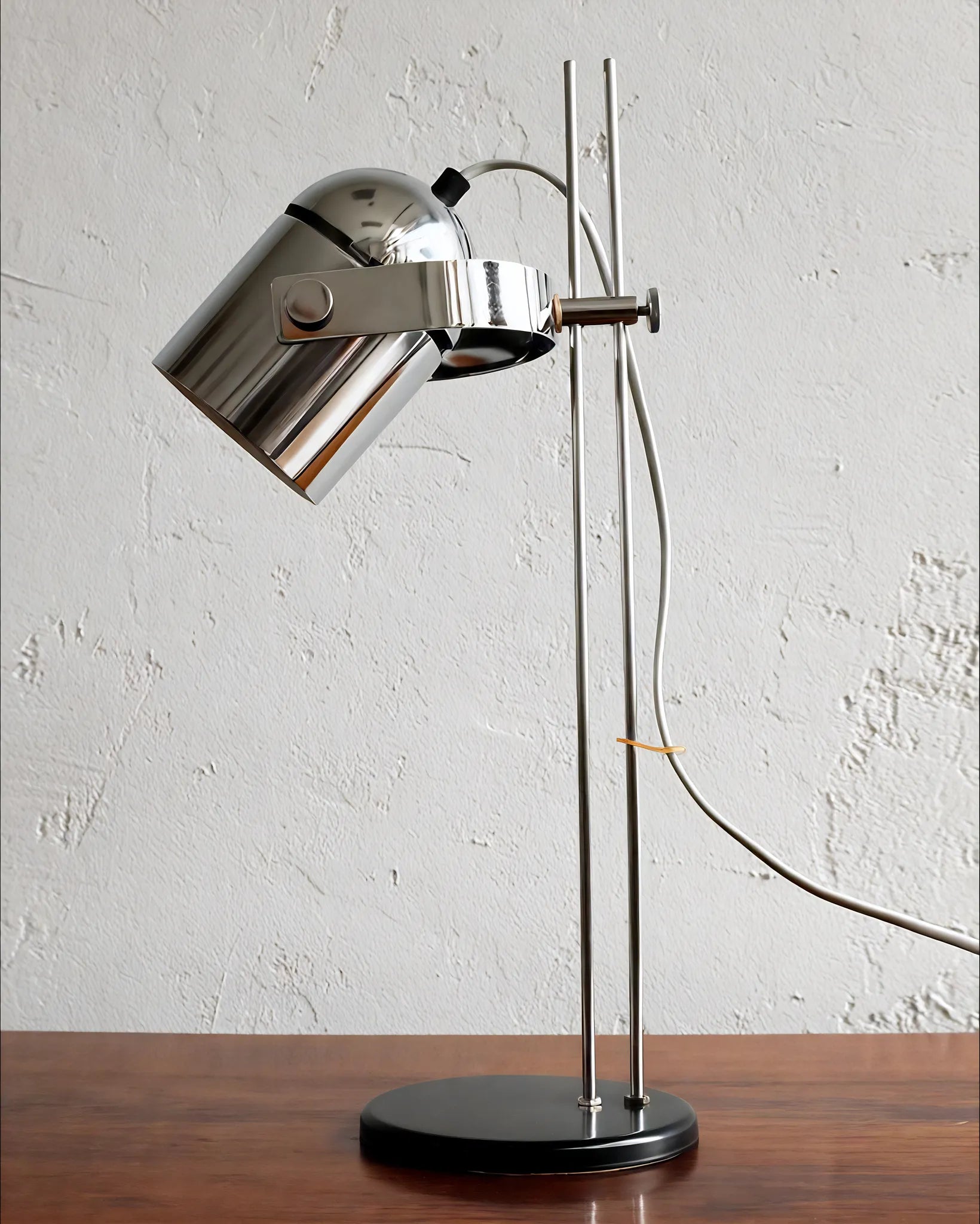 Studio Beam Desk Lamp – Industrial Style with a Warm Touch Aescraft