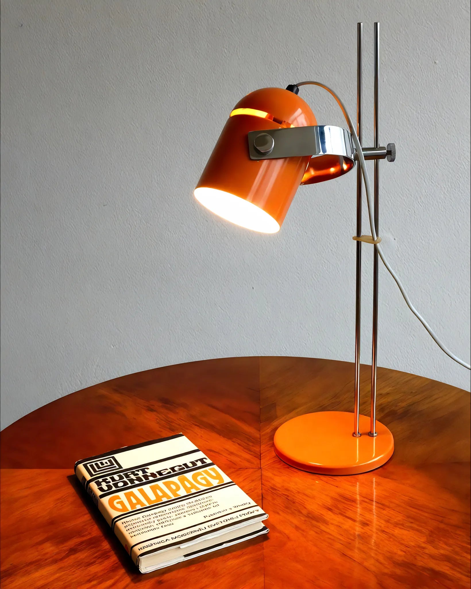 Studio Beam Desk Lamp – Industrial Style with a Warm Touch Aescraft
