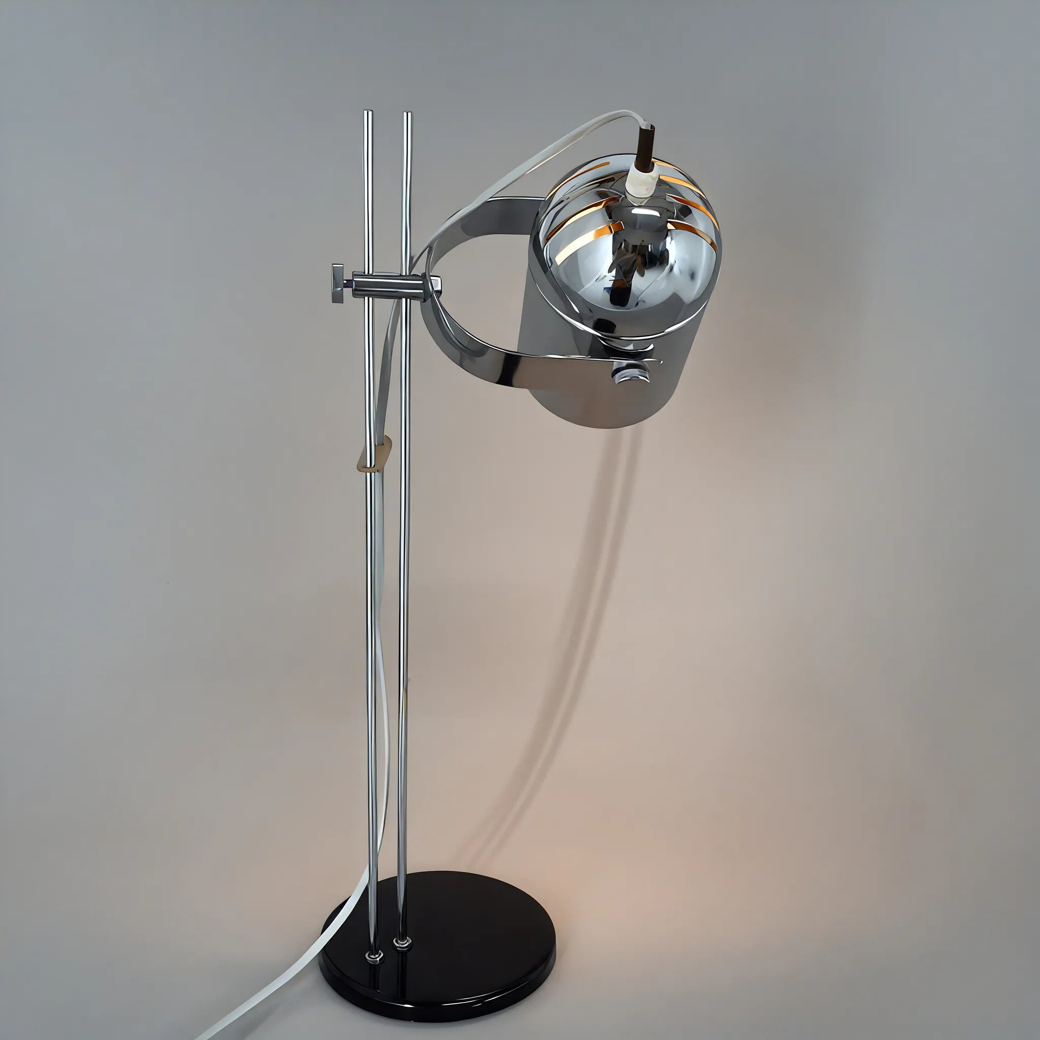 Studio Beam Desk Lamp – Industrial Style with a Warm Touch Aescraft