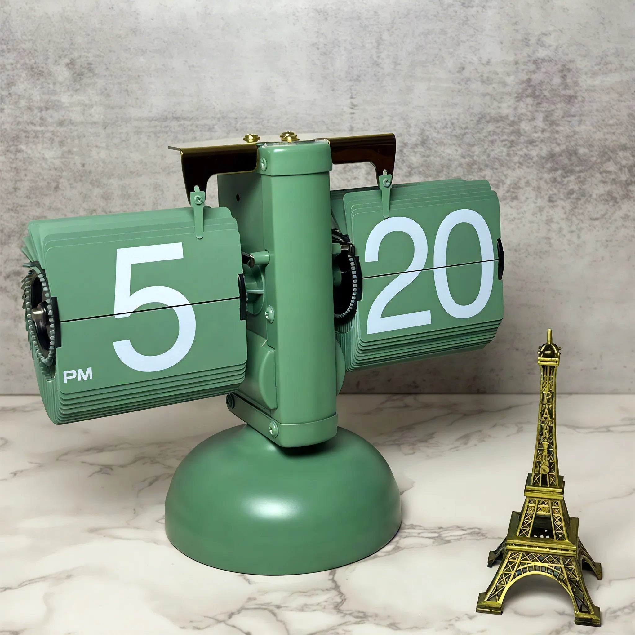 Timeless Ticker – Retro Flip Clock with a Modern Twist Aescraft