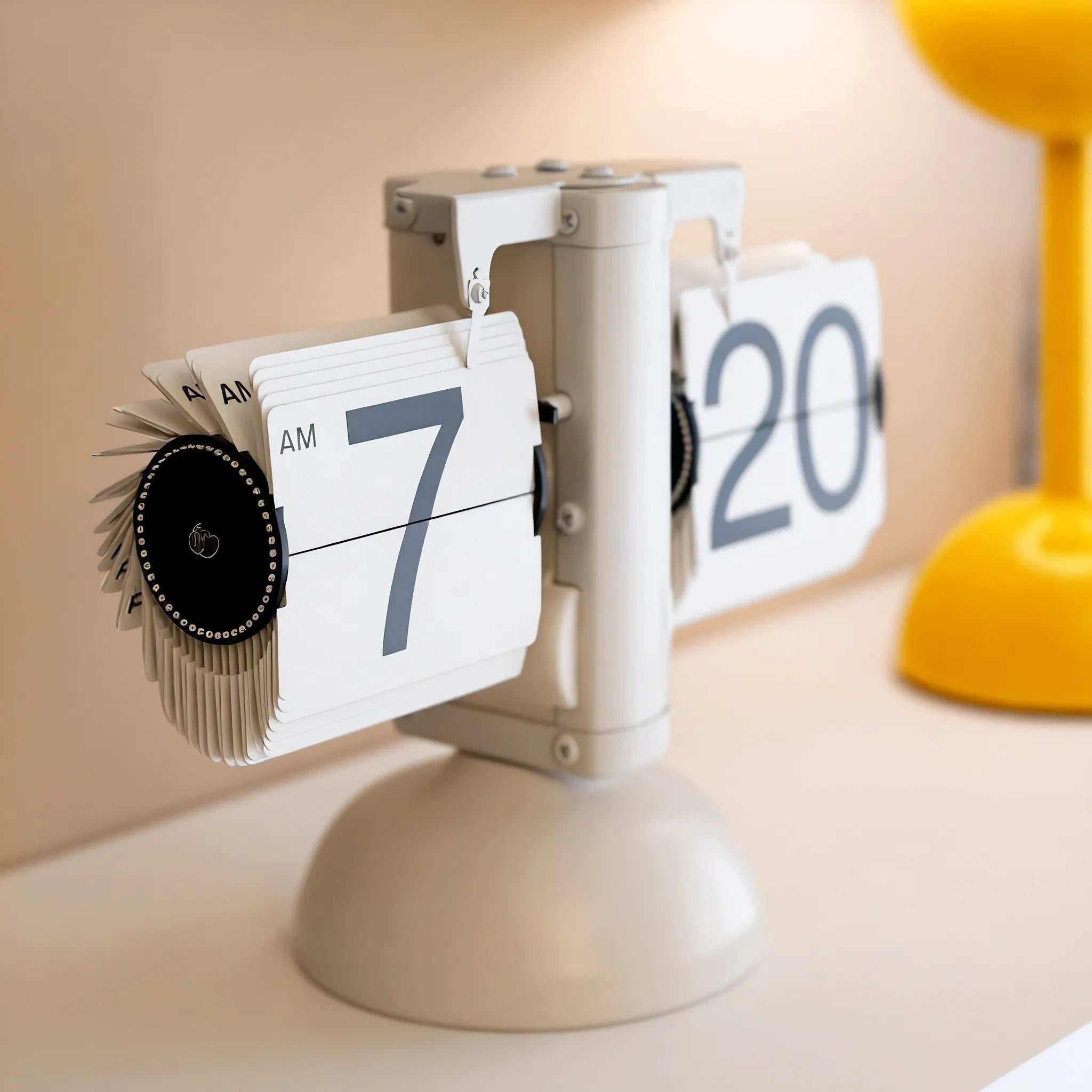 Timeless Ticker – Retro Flip Clock with a Modern Twist Aescraft